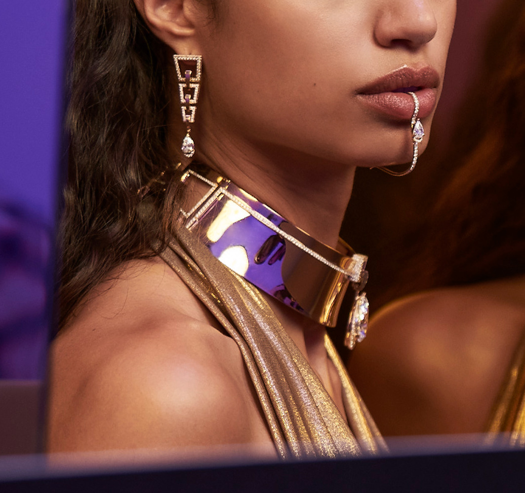 messika-golden-shield-mosaique-3-bts