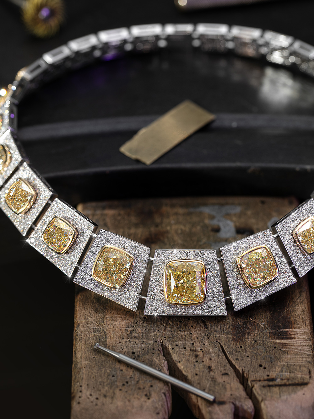 messika-midnight-sun-2025-glitter-fever-mosaique-3