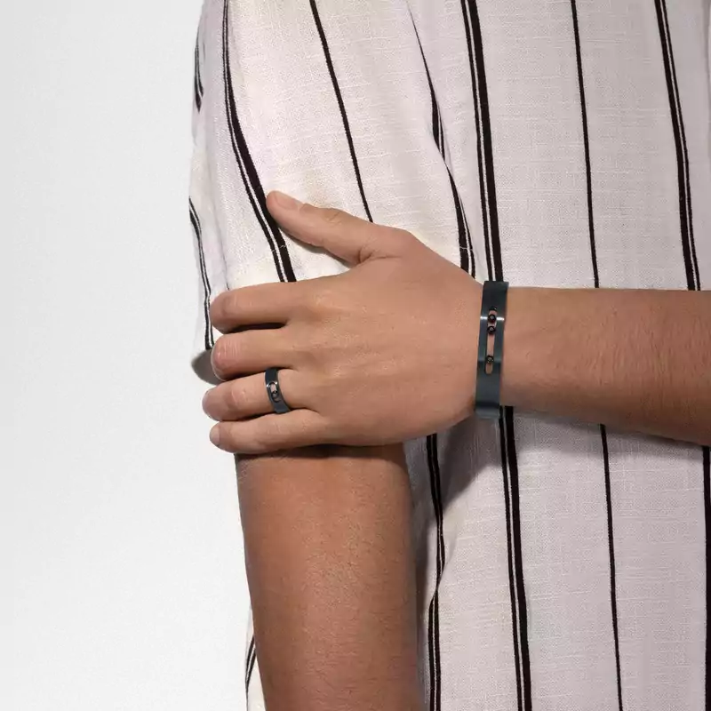 Move Titanium لون أسود موديل صغير